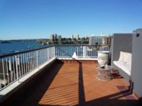 1066 Elizabeth Bay Views