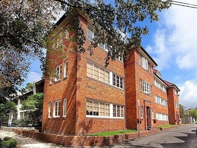 Peacefully nestled up laneway. Perfectly positioned to all needs. Immaculate condition.