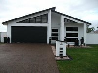 Modern 4 bedroom 2 bathroom Mount Low Townsville