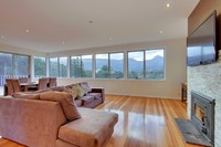 Stylish Living-Stunning Views