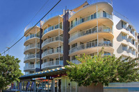 GREAT INVESTMENT WITH VIEWS – 100m  TO WATERFRONT