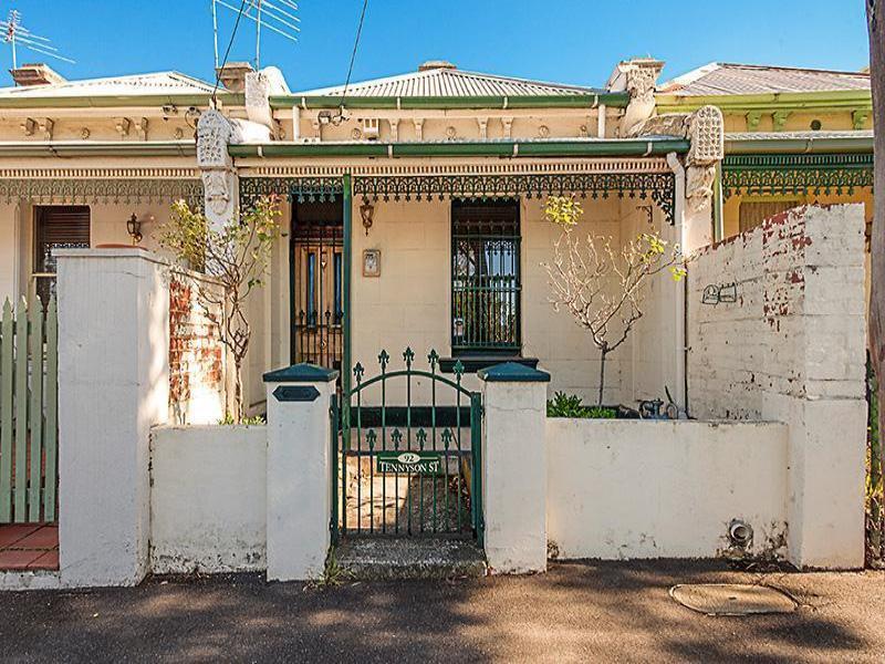 VICTORIAN TERRACE WITH A CHARMING PERSONALITY