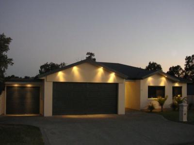 Sleek & Modern 5 Bedroom Home!