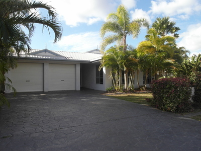 Large Family home in quiet court close to Cowboys