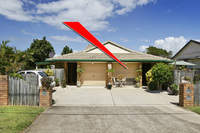 STYLISH UNIT WITH THE WOW FACTOR – SUPERB ADDRESS!!!
