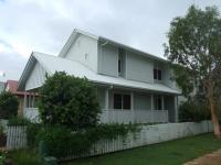 UNIQUE PROPERTY AND ONLY A 2 MINUTE WALK TO THE BEACH