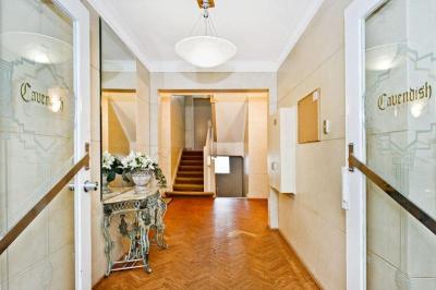BRIGHT 2 BEDROOM NEWLY RENOVATED APARTMENT IN THE HEART OF DOUBLE BAY