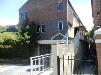 2/124-126 Tyrrell Street, The Hill