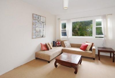 REFURBISHED 1 BEDROOM IN ROSE BAY WITH PARKING !