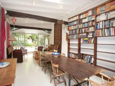 Unique furnished executive rental