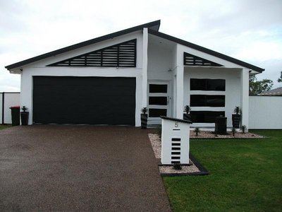 Modern 4 bedroom 2 bathroom Mount Low Townsville