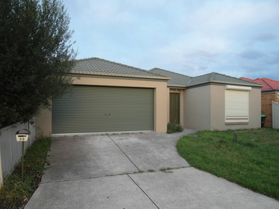 Only $432k !! 3 bedrooms plus 1 study excellent opportunity for you to own!