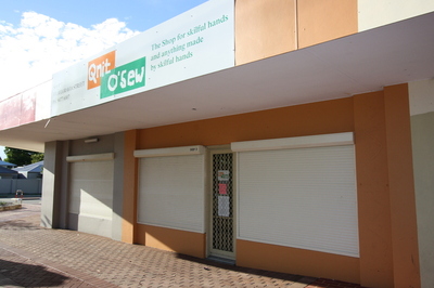 RETAIL, OFFICE OR SHOP IN BUSY SUBURBAN LOCATION