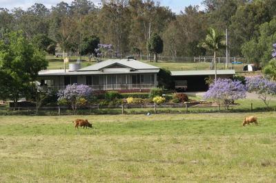  FABULOUS ACREAGE LIFESTYLE