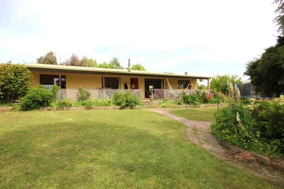 Home, Cottage and Studio - 1 3/4 acres