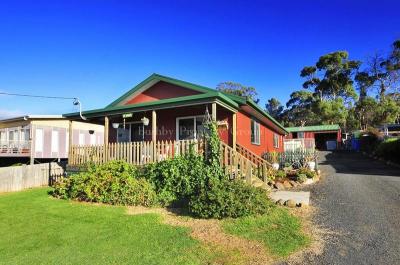 Home And Bungalow - Calling All Golfers!