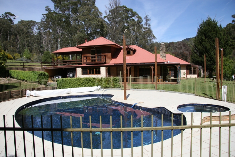 100% Pure Alpine on the Banks of the Ovens River
