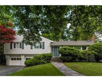 Absolutely immaculate oversized split/ranch in exclusive South Side location points to perfection!