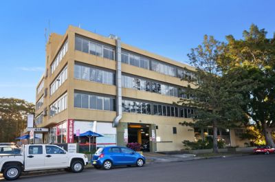 Blue ribbon whole-floor address in boutique strata building.