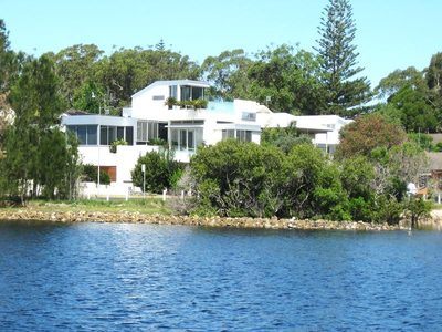 16 The Anchorage, Hawks Nest