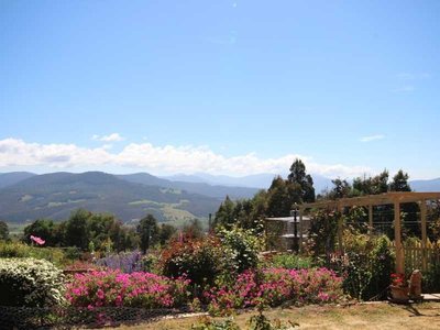 Beautifully Restored Superb Views of Glen Huon Valley