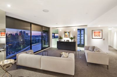 Grand one of a kind apartment at 'the Horizon'