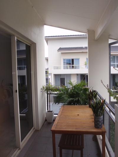 Well presented top floor 2 bedroom apartment!