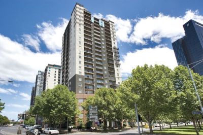 Price Reduced! Sunny North-Facing 3-Bed Corner Apartment