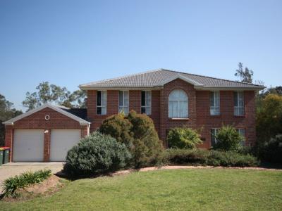 6 Living spaces, 3 Bathrooms & 4 Bedrooms