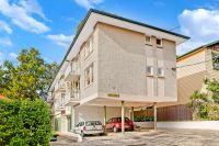 Bright North facing 1 Bedroom Unit with parking