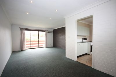 Upstairs 2 Bedroom Unit!!