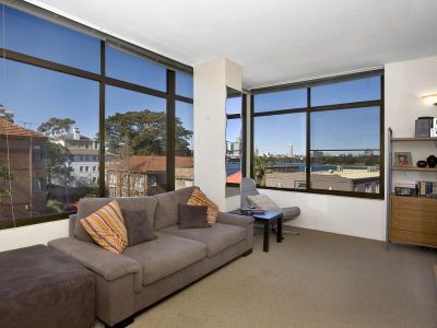 MODERN ONE BEDROOM, BALCONY & VIEWS