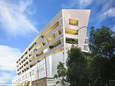 Sunny & modern apartment at fantastic location!