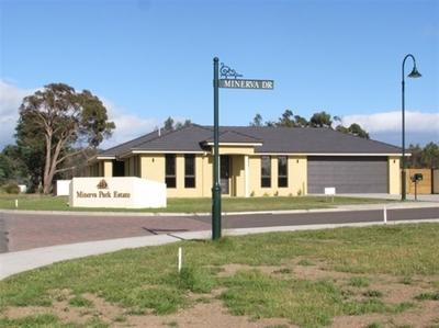CONVENIENTLY LOCATED CLOSE TO LAUNCESTON CITY AND AIRPORT