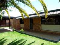 GREAT LOWSET FAMILY BRICK & CLAD HOME  -  GREAT INVESTMENT 