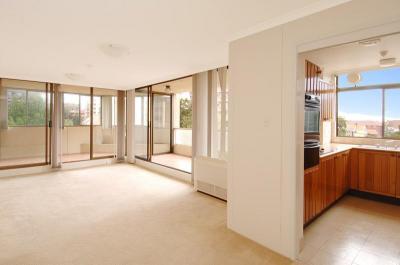 RESORT SYLYE LIVING IN THE HEART OF BONDI JUNCTION!