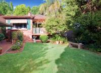 Solid single level 3 bedroom home in a convenient location!