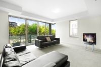 Tranquil and Leafy St Kilda Road Pad