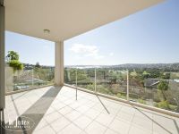 CONTEMPORARY 3 BED APARTMENT WITH OCEAN VIEWS