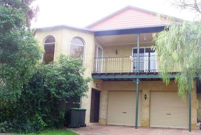 24 Nelson St