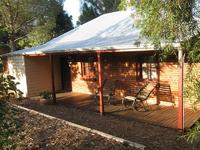 Cosy Colonial Cottage with Two Titles