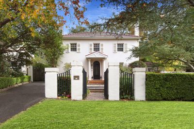 Stately Georgian Residence Set on 1,429m in Blue Ribbon Location