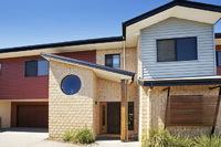 STUNNING WOODY POINT TOWNHOUSE – EAST OF OXLEY