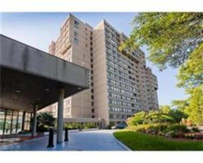 Don't miss this fantastic 2 BR condo, in great condition
