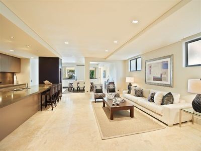 STUNNING AND LUXURIOUS GARDEN APARTMENT