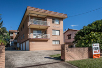 EAST OF OXLEY – SPACIOUS UNIT – 300 M TO WATER