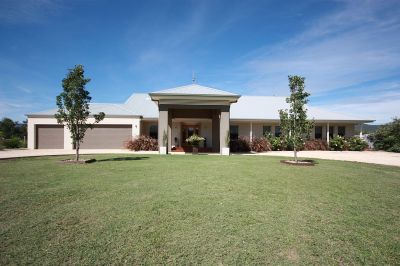Stunning Home..20 mins from Town!