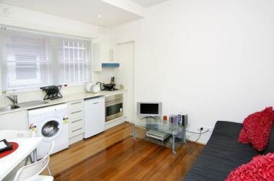 Delightful renovated Art Deco gem in ultra-convenient location.
