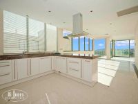 PENTHOUSE APARTMENT WITH STUNNING VIEWS