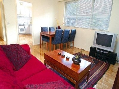 LET ME ENTERTAIN YOU! - COURTYARD APARTMENT